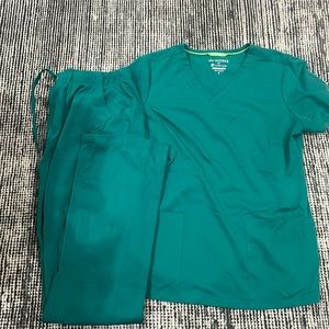 Healing hands hh works green medium scrub set
